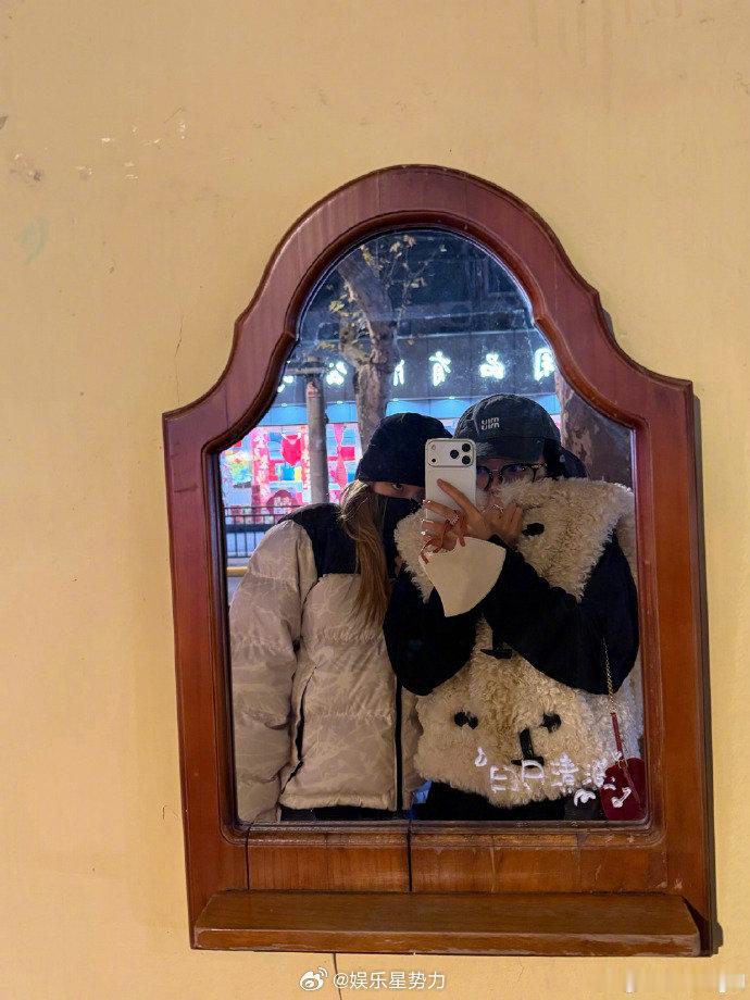 赵今麦闺蜜是开端导演女儿 谁能想到赵今麦和《开端》导演的女儿是现实中的好闺蜜呢？