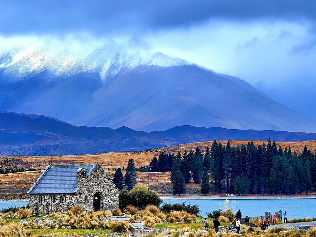 帝卡波湖，国际暗夜保护区。奶蓝色湖水、晶莹雪山与古朴牧羊人教堂相应成趣（图5为著