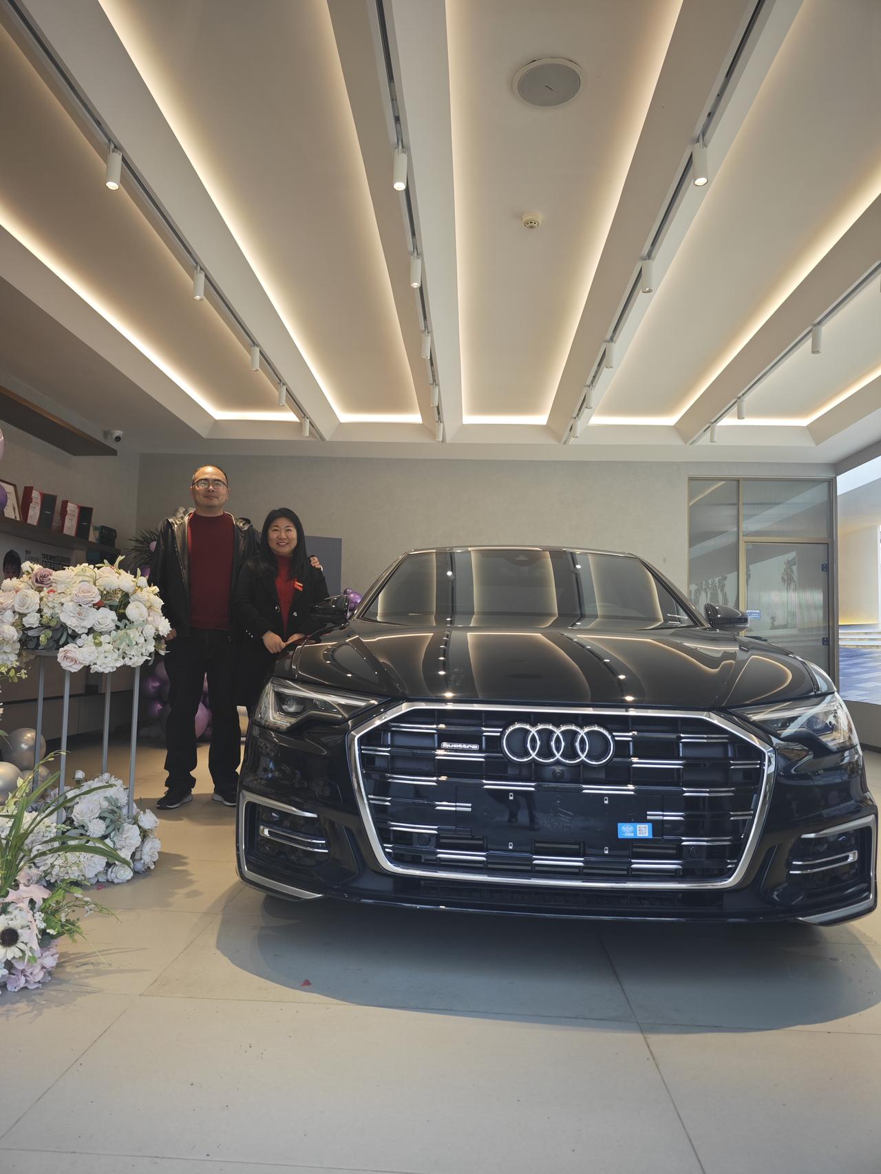 从准备换车的时候关注奥迪，到提车大概有小一年的时间，期间总共去过两次4S店，第一