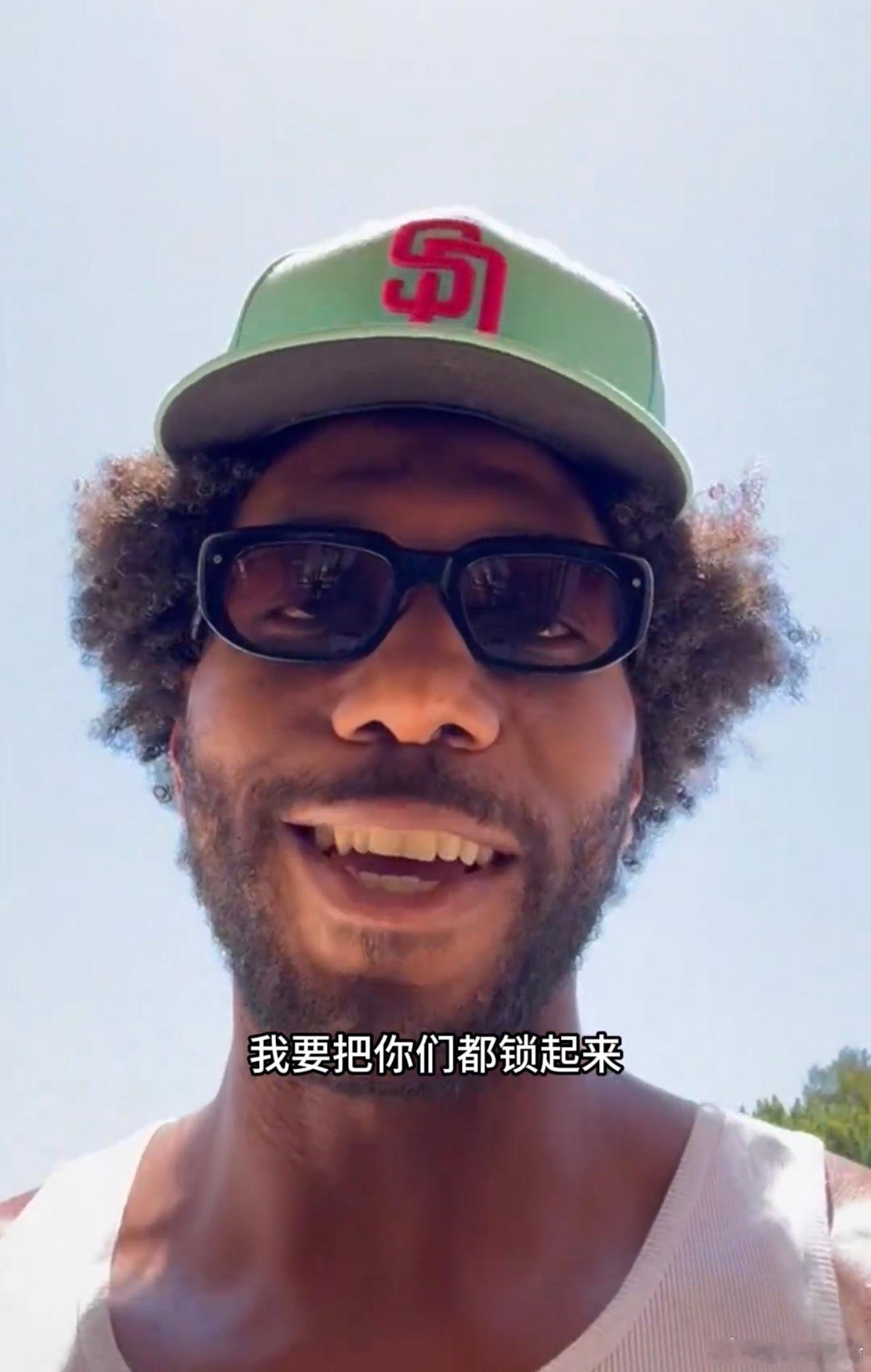 他好狂啊😭😭😭😭😭 