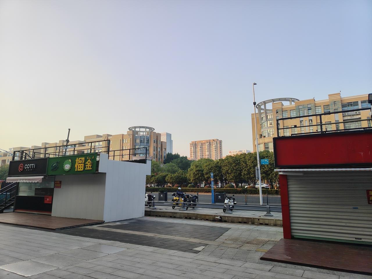 见了不少拆迁户亲朋的日常生活，难免会有些羡慕。忽然发现，他们真的是吃了城市发展的