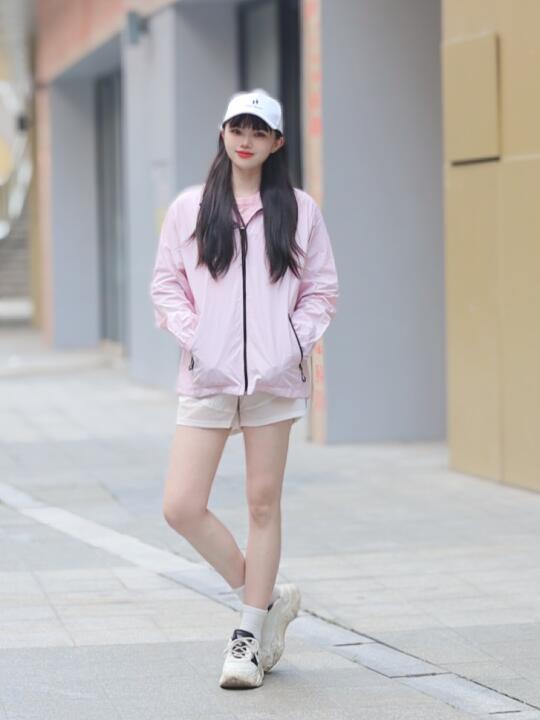 长袖配短裤会很奇怪吗？