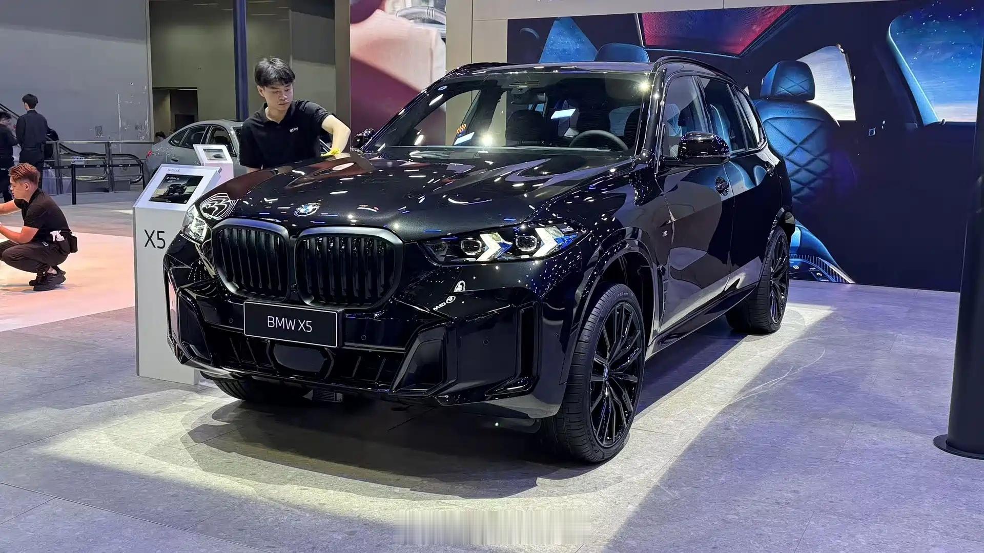 2026款宝马X5实车亮相，智能驾驶辅助上车在本届广州车展与公众见面该车在11月