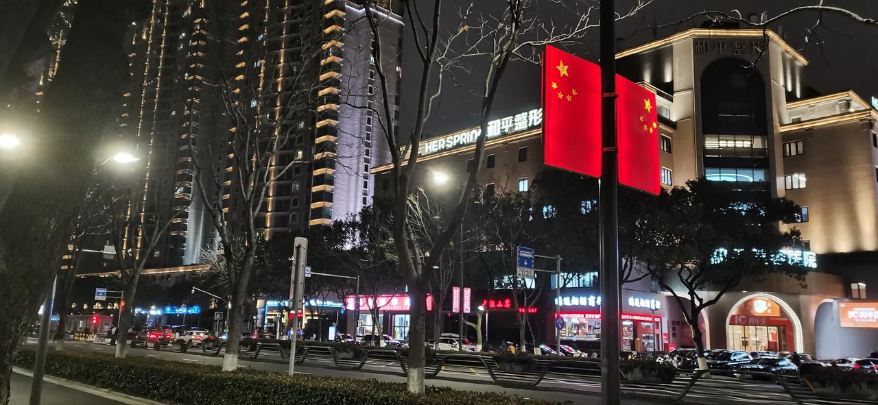 说实在的，最近几天大家都在讨论或谈论美以与伊朗的战争，大家都是看客的心态，事不关