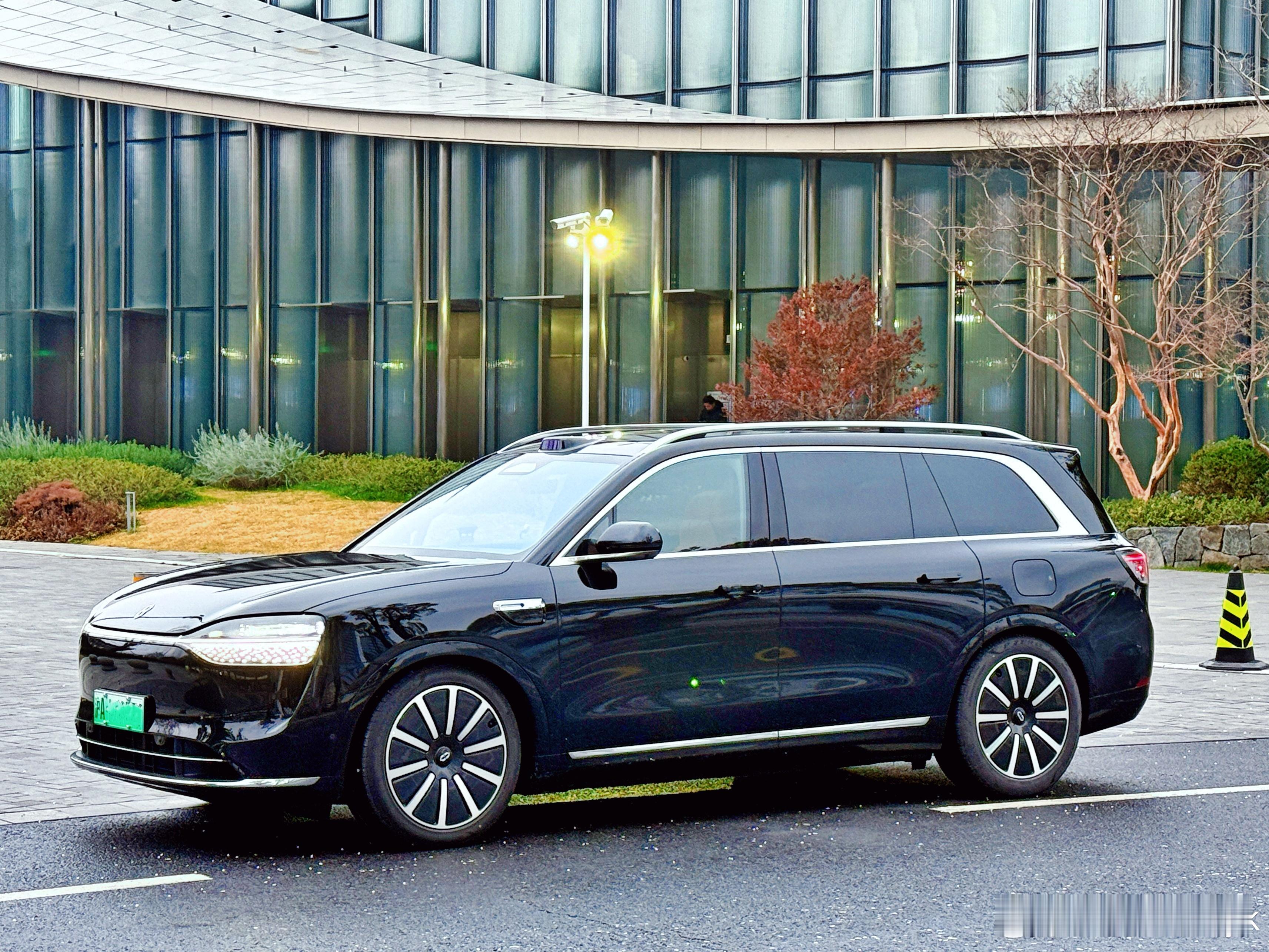 问界m9 过年回家有个很明显的感受，就是不管大城市还是小城市，路上的问界M9真的