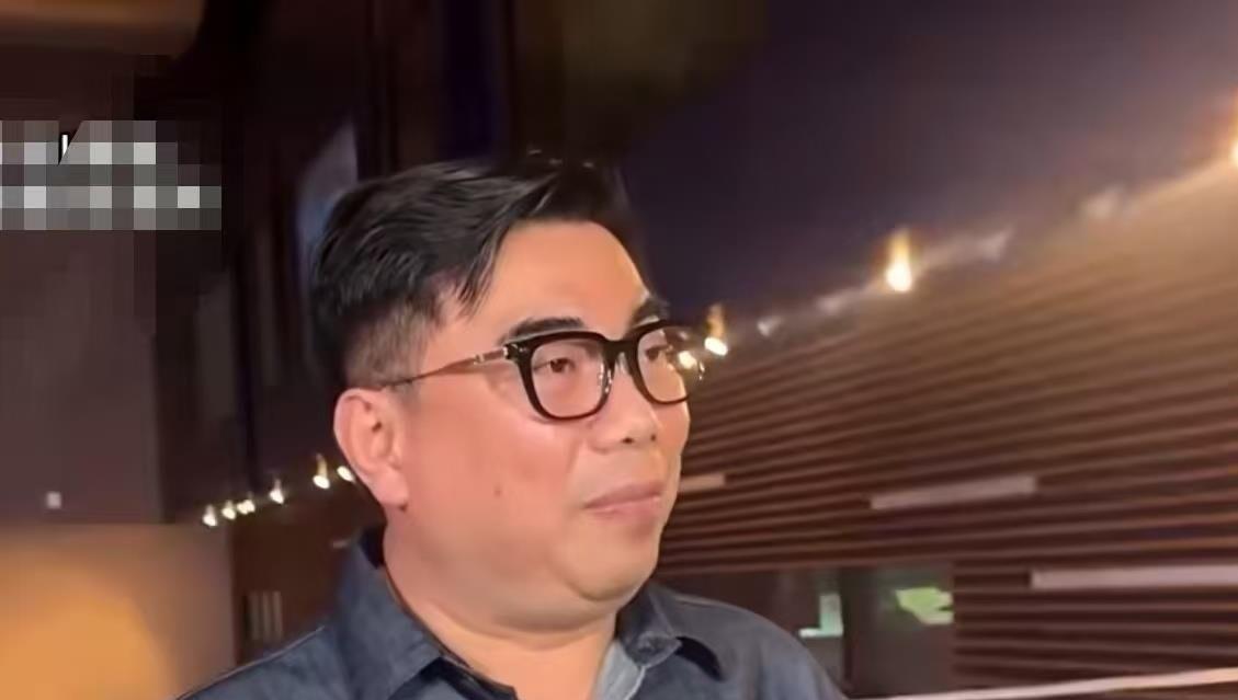 菲律宾副总统莎拉被法院下达逮捕令这事，当天就上演了一出“抢功”大戏。法院刚签发逮