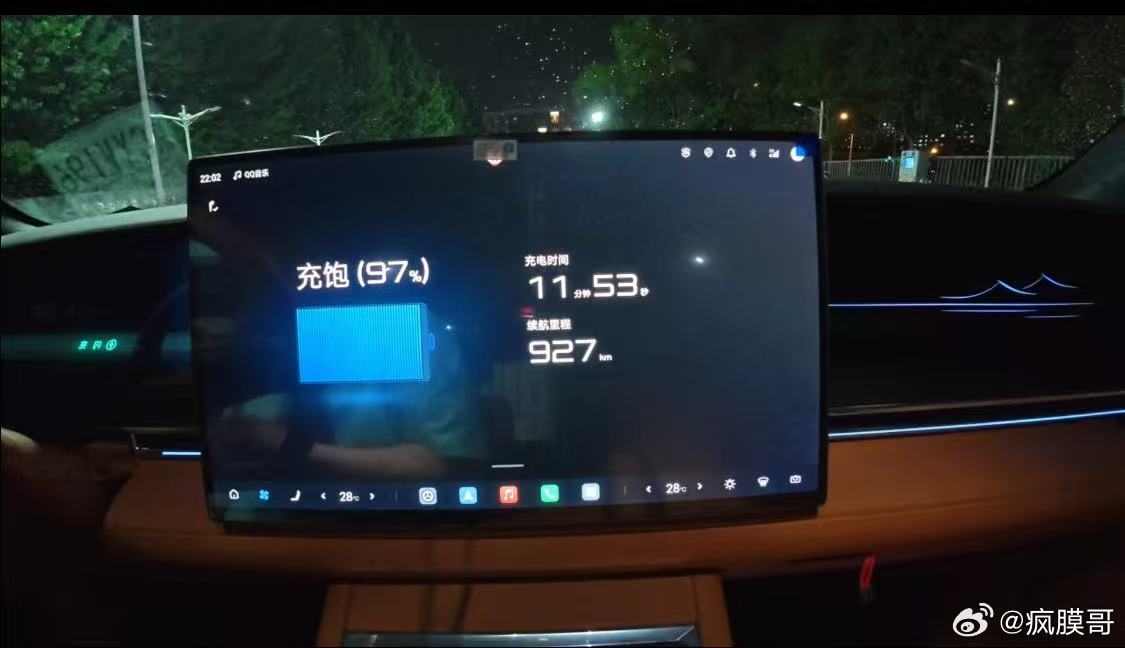 测完高速续航又来吃免费的电了这次从8%充满用了12分钟很爽！毕竟现在天气热了，刚