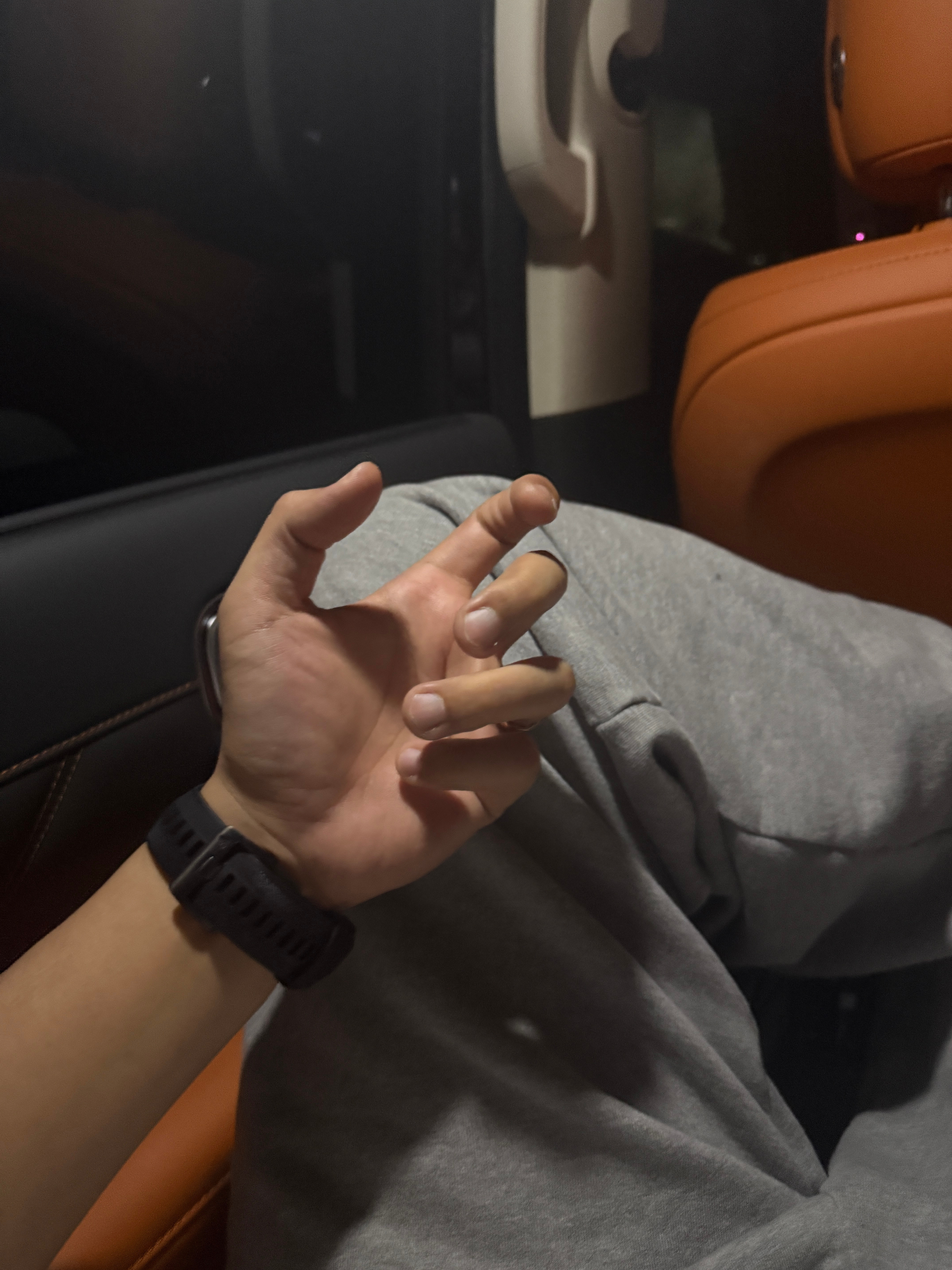 我回家第一件事 就得让我媳妇给我磨指甲这样我就离我孙哥更靠拢了一步[doge]哎