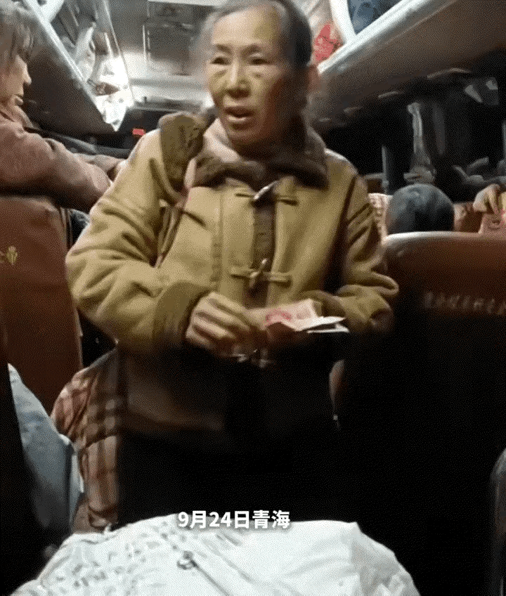 青海，一群打工人准备坐车回乡，结果，之前做工的老板娘突然出现，竟然将他们全部拦下