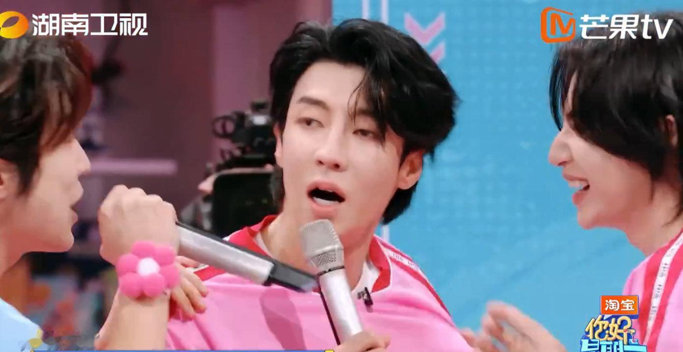 高瀚宇卧底当的有点太成功了妈呀！高瀚宇认真玩游戏的样子，谁能想到他是卧底啊你好星