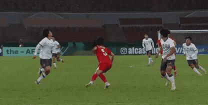 韩国教练是不是高估越南球员的身体承受能力了，要说身体素质差距，还是有差距的，王博