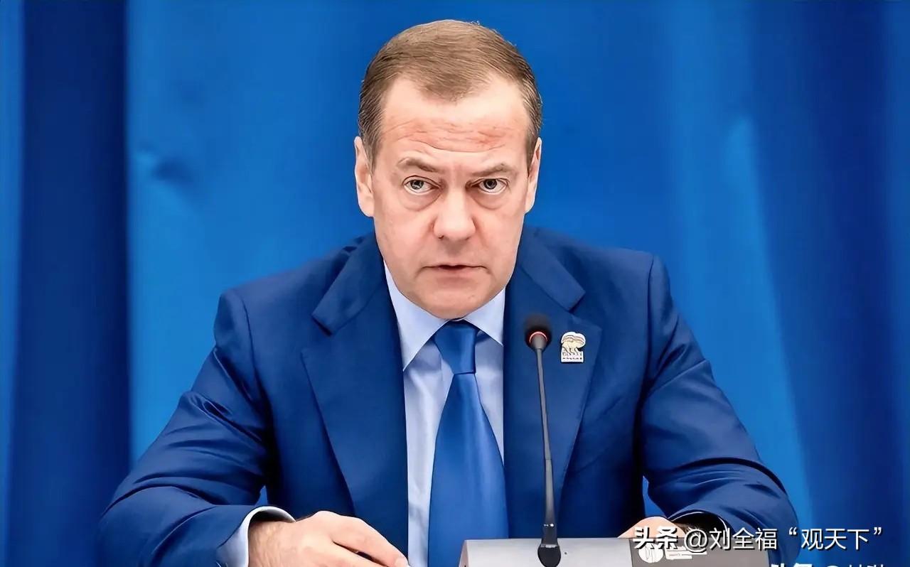 梅德韦杰夫“炮轰”泽连斯基：俄乌嘴仗再升级，背后暗流涌动

俄乌冲突的“口水战”