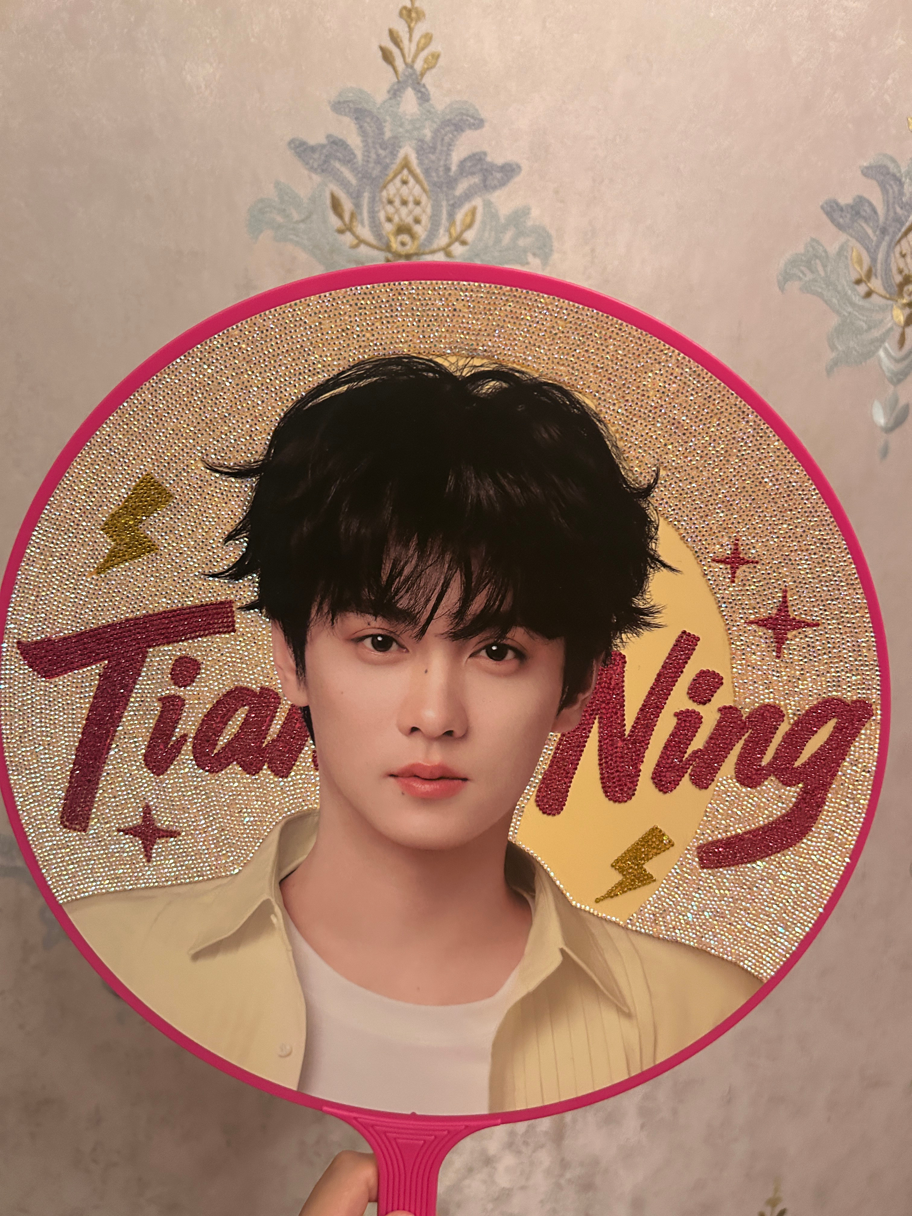 你们觉得我今晚能贴完这一面吗 我真的很佩服我的拖延症 一个月了这一面还没贴完