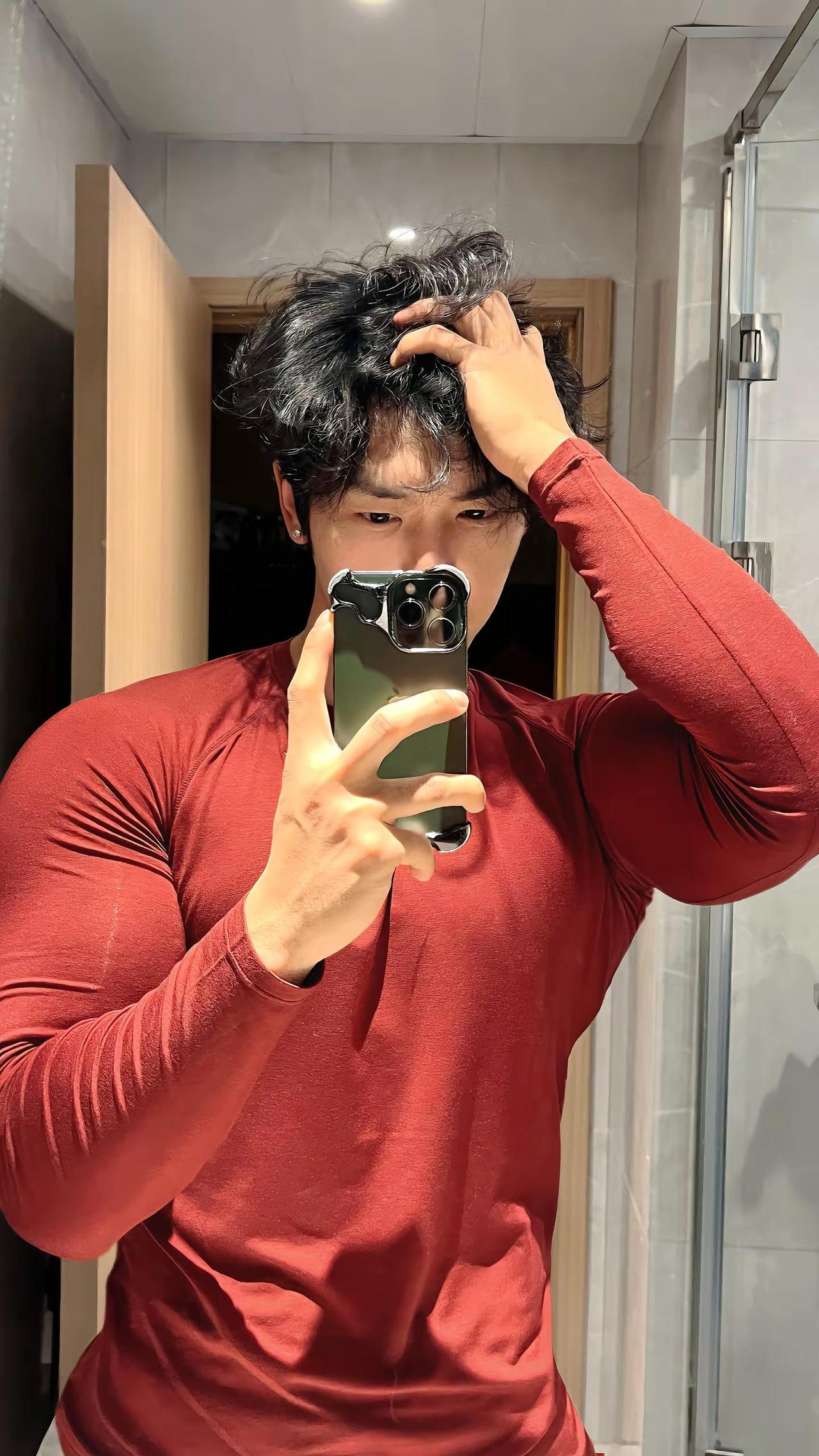 你的世界只要有我就够了健身穿搭 卷毛 脂包肌