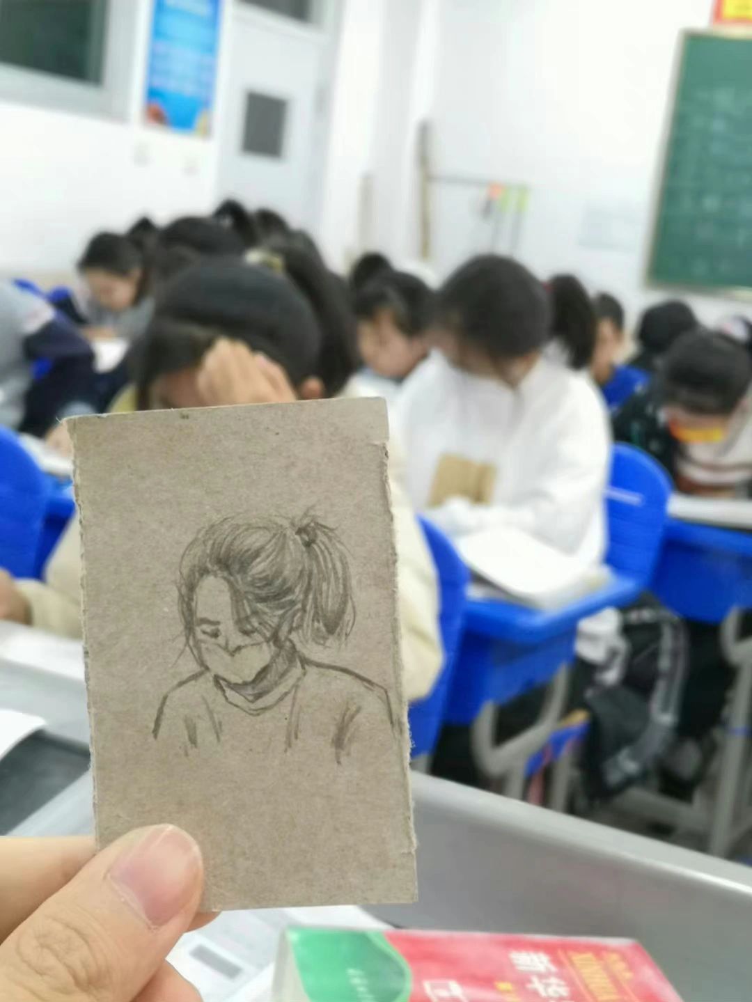 监考老师摸鱼都在干什么 #这才是打工摸鱼的最高境界# ​​​