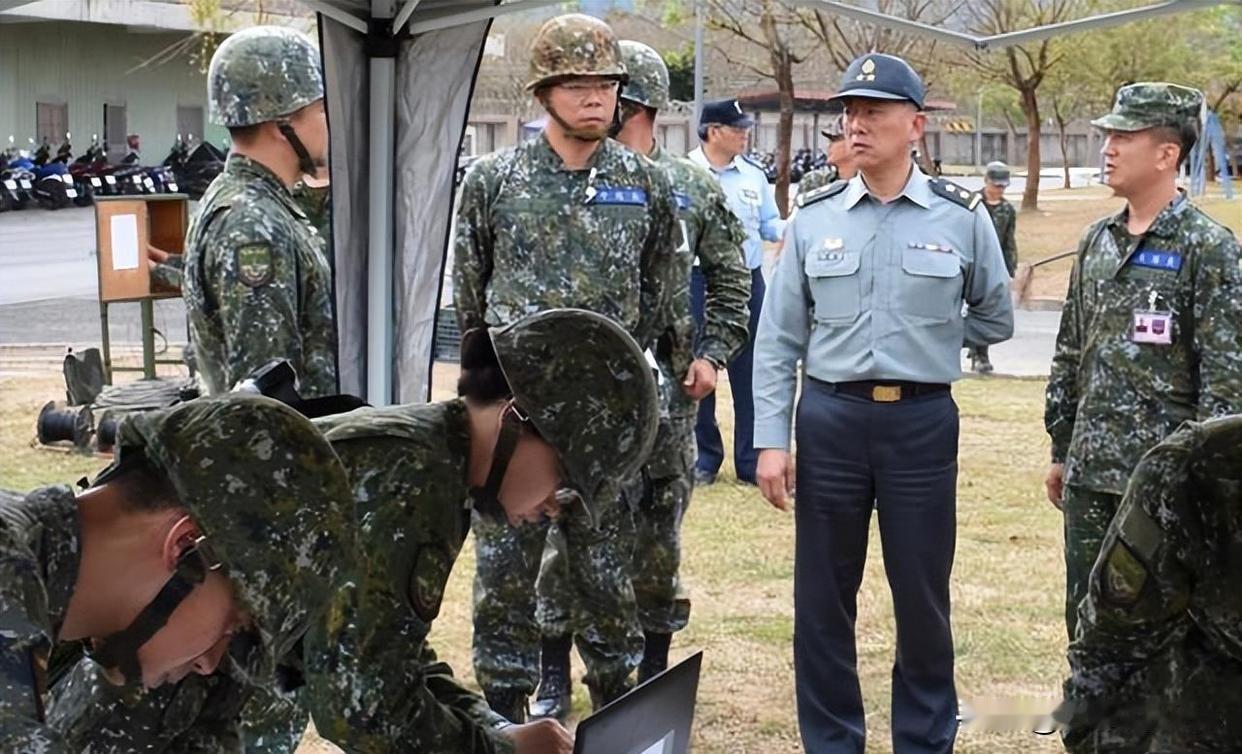 台军"第四军种"名存实亡，资通电军重组后回归陆军
 
近日，台湾台军宣布将资通电