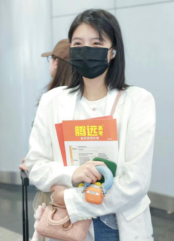 有时候觉得艾米也挺无奈的这可是在高考啊一而再再而三的解释艾米一而再再而三的解释 