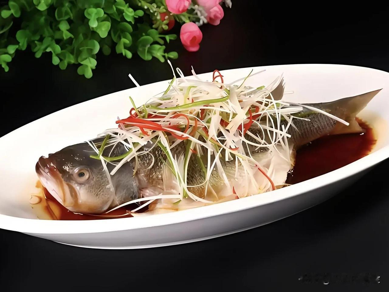 南北通杀：这两道是“顶流”

· 清蒸鲈鱼：年夜饭搜索热度是平日的20多倍，堪称