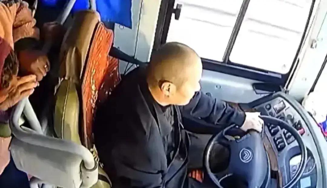 56岁司机突发疾病倒下，死前一脚刹车护住45人：这才是中国人最该追的星
 
宁夏