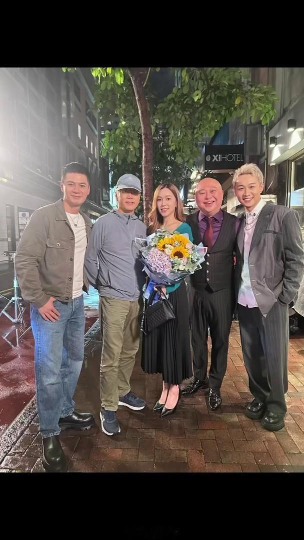【On.cc】傅嘉莉新劇殺青　羅子溢林盛斌輪流送抱羅子溢、王敏奕、林盛斌及傅嘉莉