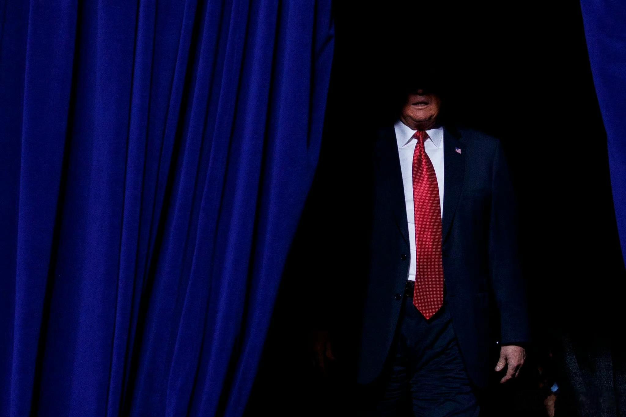 英媒说，特朗普现在内部要收拾明尼苏达，外部要谋夺格陵兰岛，俄乌问题要靠边。 