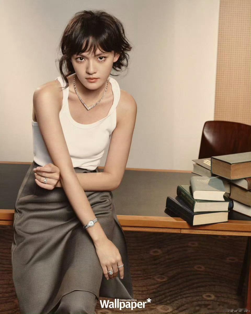 文淇这张感觉可以打我文淇老公姐气场拉满！肌肉线条野性又性感，慵懒坐姿自带撩拨感，