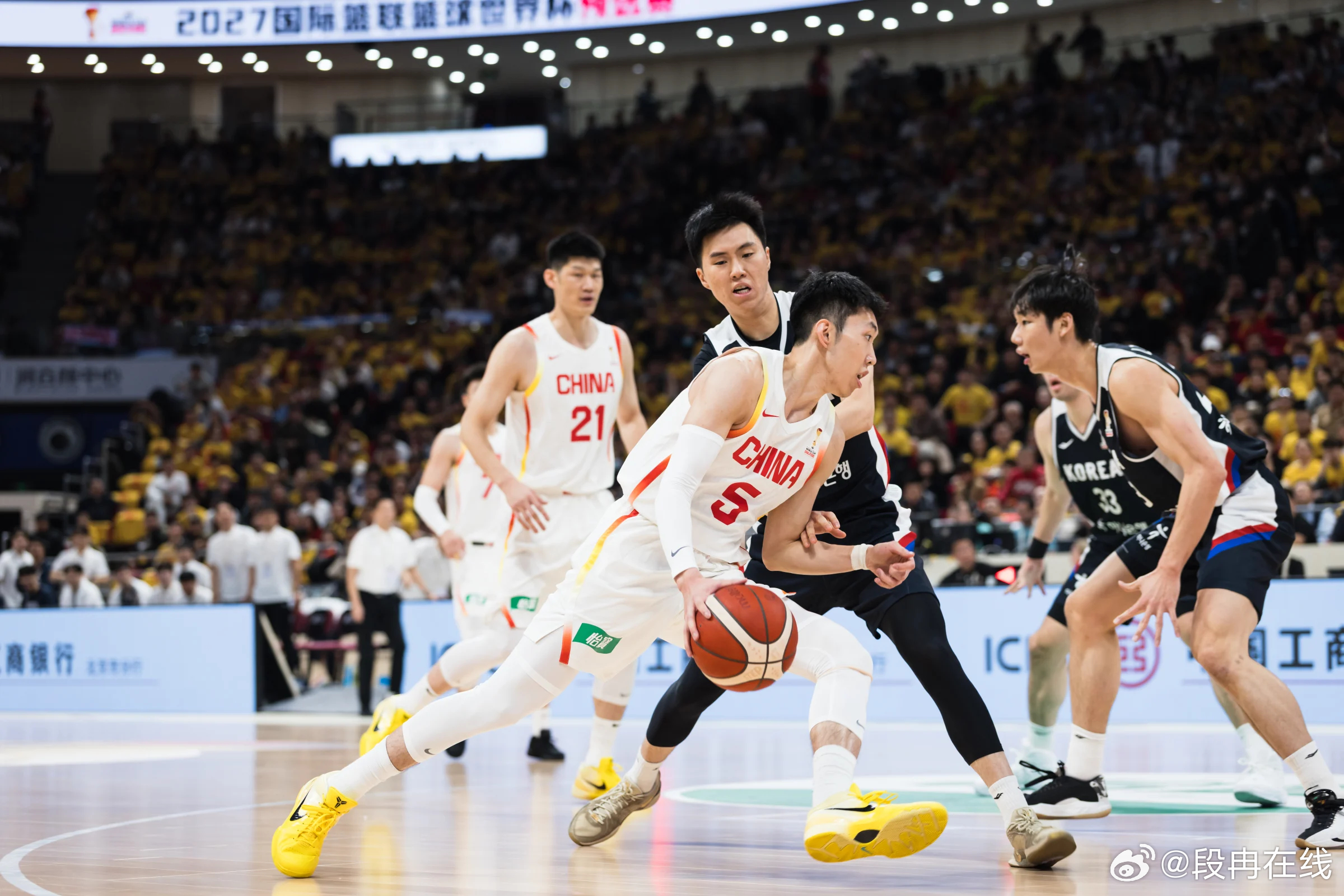 中国男篮vs韩国男篮中国队在最后时刻掀起反击浪潮，无奈张镇麟最后一记绝平三分没有