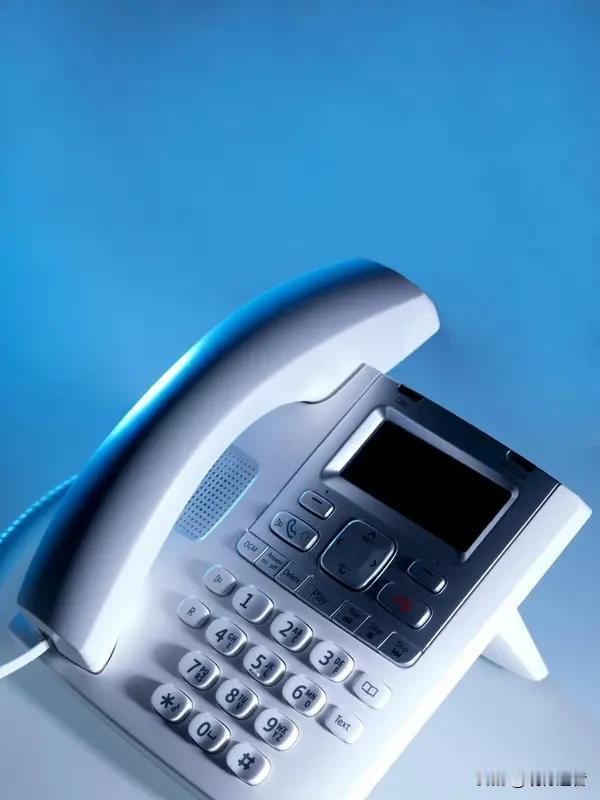 我们要换手机号码吗？
坚守多年的老号码理应获得更多优待，可现实却是资费不降反升，