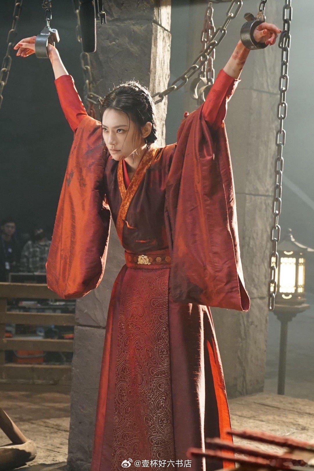 #曾可妮古装剧一部接一部# 《云之羽》的精彩还历历在目，《七夜雪》刚收官，曾可妮