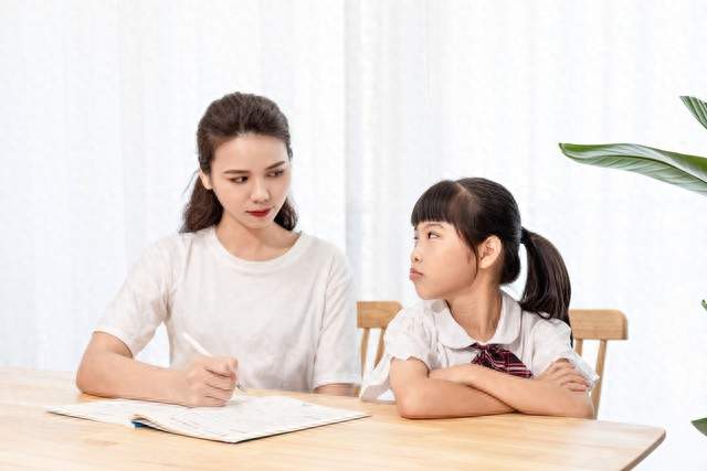 班主任大实话：凡是成绩好的孩子，家里都有这5条“狠规矩”