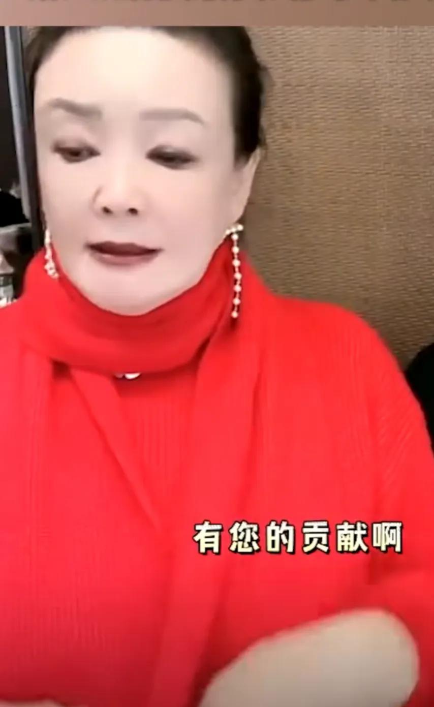 张兰直播间称酸辣粉卖出多少捐多少，感觉有黑粉[捂脸]
留言：捐还有条件。兰不愧是