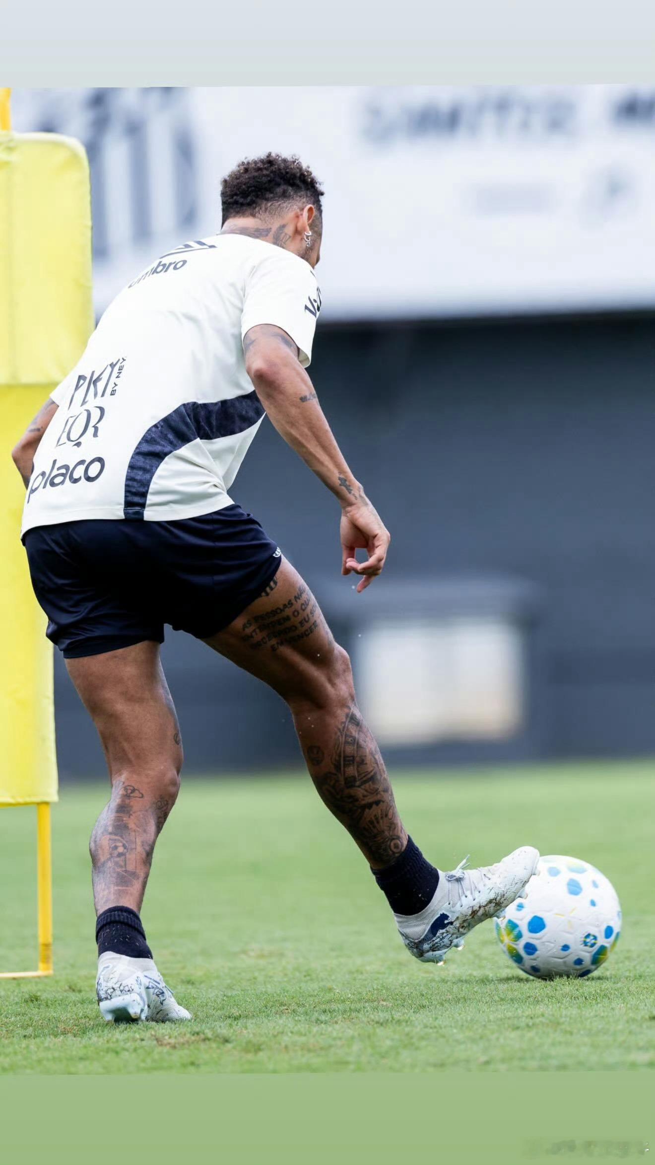 内马尔内马尔 内马想什么呢？好好训练呗！ 