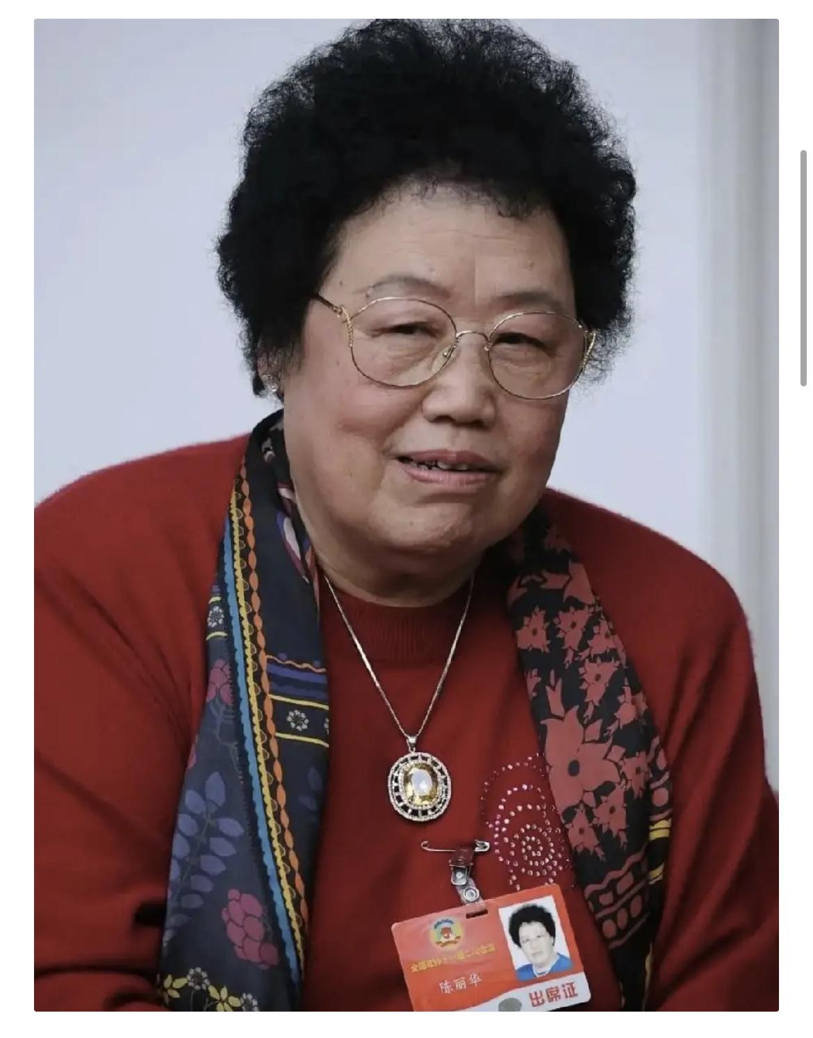 陈丽华走了，
最难受的人出现了，

不是她的儿女，也不是迟重瑞，而是陈丽华公司的