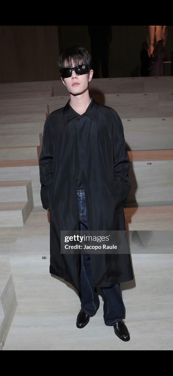 王一博聊天记录离了个大谱，这都能爆？聊天纪录一眼假，谁在拉王一博下水啊？难道是因