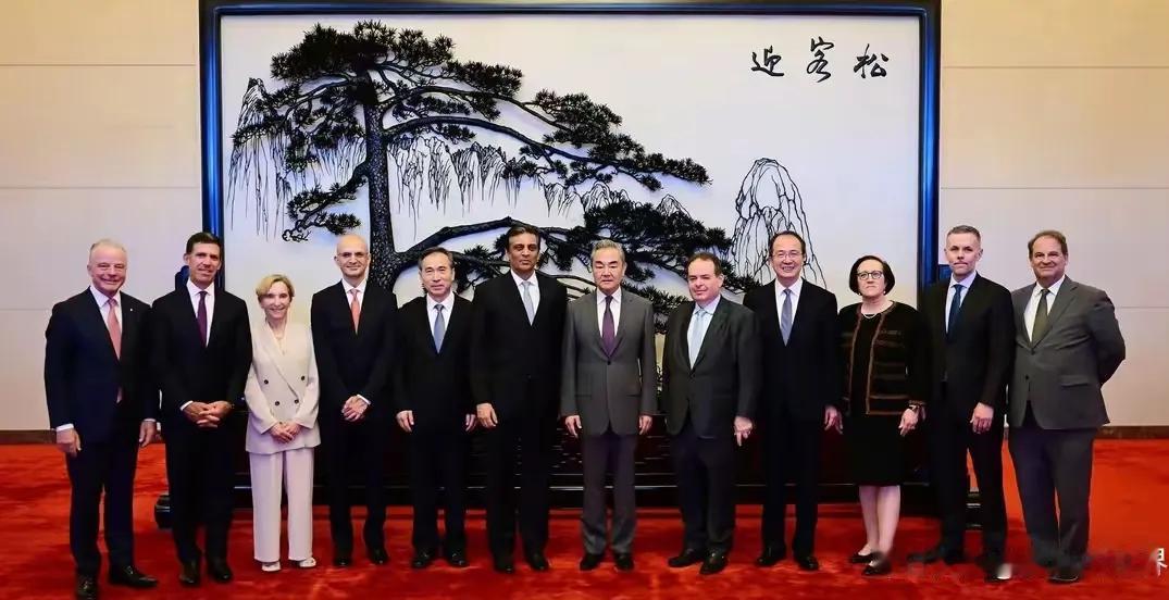 应中国贸促会邀请，美中贸易全国委员会董事会主席芮思博带着苹果、高盛、赛默飞世尔科