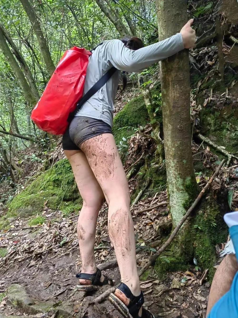 为啥下雨不能爬山？此刻具象化了！
