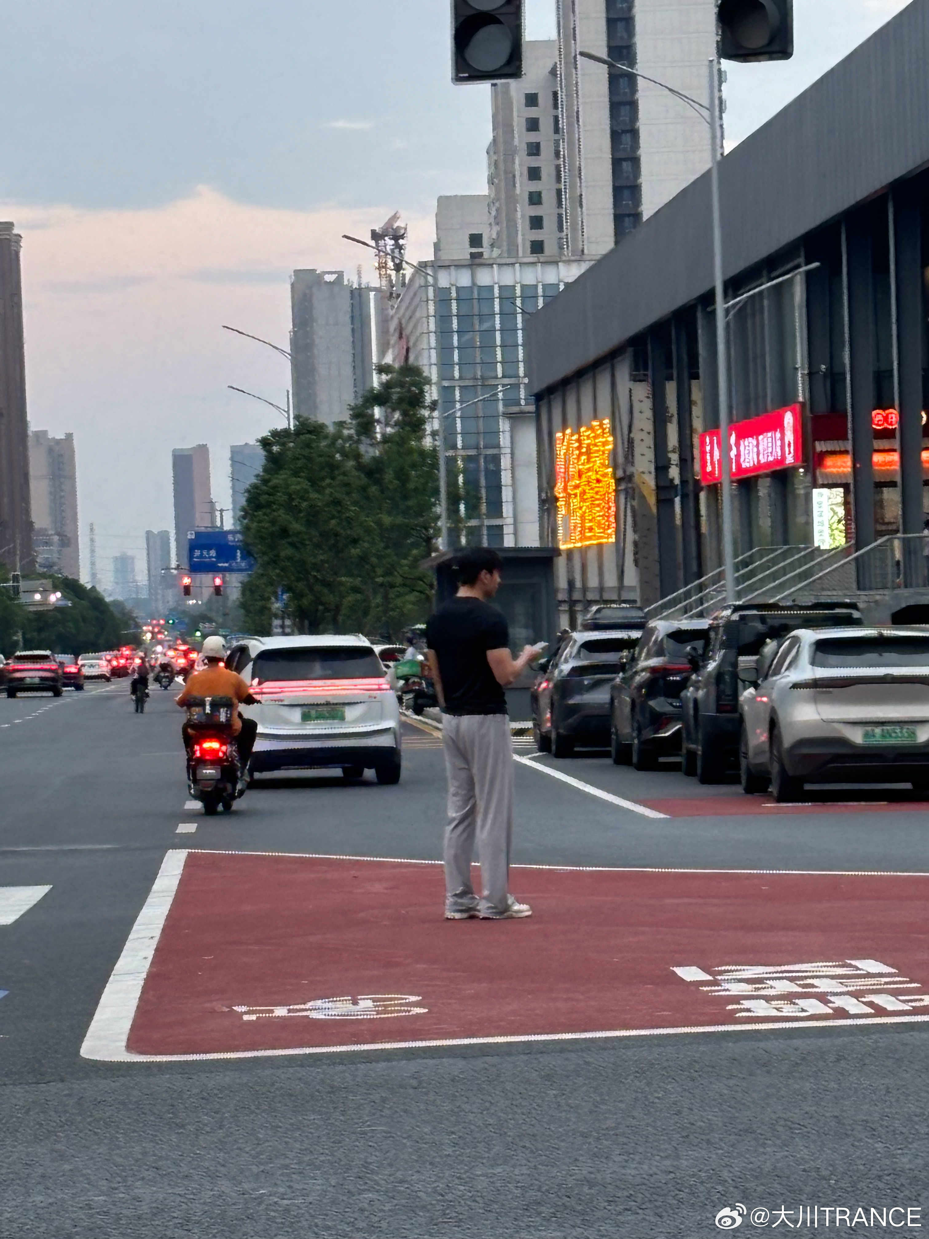宽肩窄腰长腿一米八皮肤好为什么不可以是我🙏 