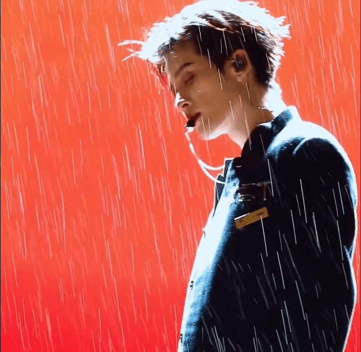 谁懂把音乐节开成个人演唱会的感觉？口哨一吹场馆雨也停了，这个救赎感!
真不愧是檀
