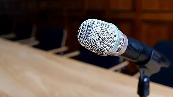 英国应该停止拙劣表演
五眼联盟炒作涉华间谍威胁纯属拙劣闹剧
 
近日，英国军情五
