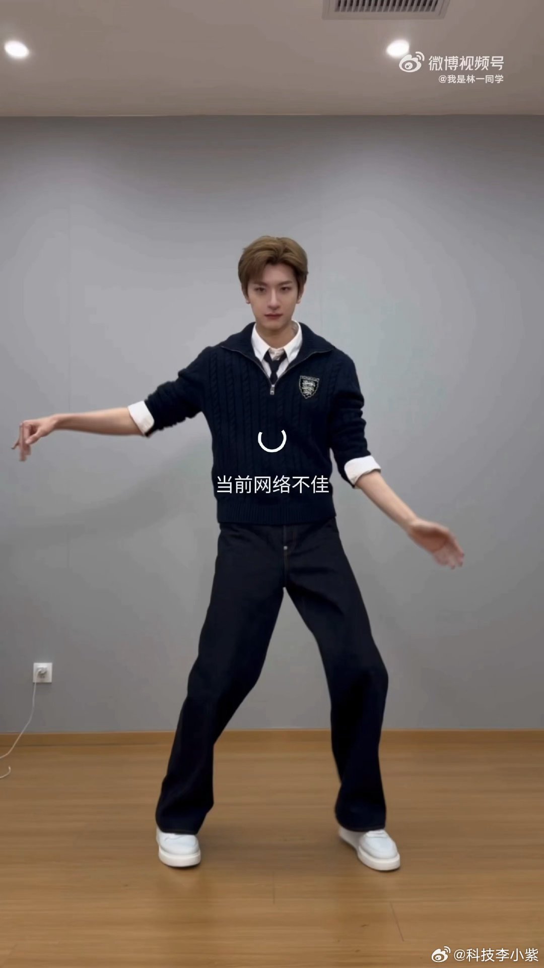 怀疑手机坏了都没怀疑林一我手里的可是新手机！！不敢怀疑手机坏了，只敢怀疑我没交话