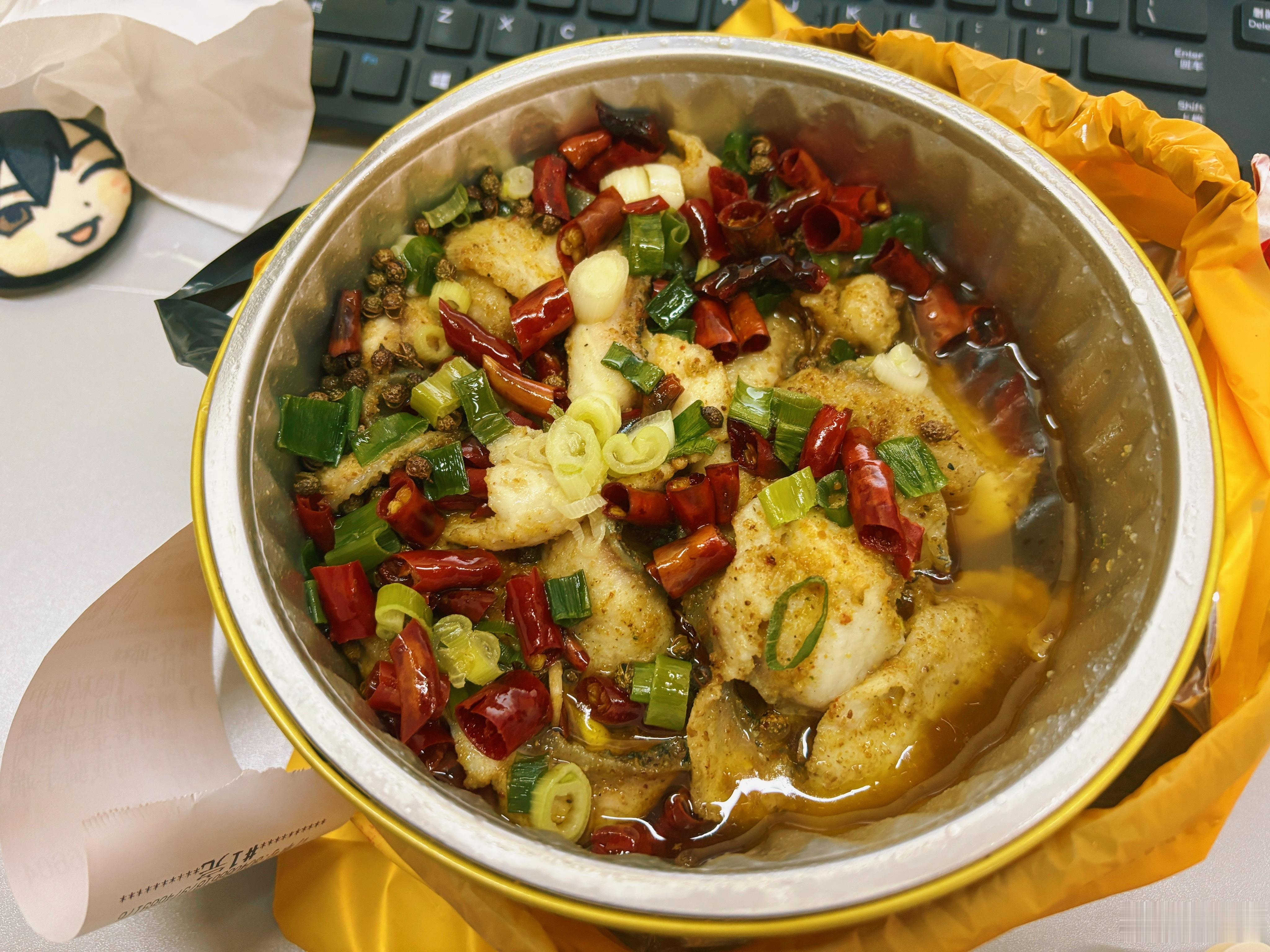 中午吃了一盆椒盐水煮鱼，很好奇这家店为什么能一个月增加五个新店，吃一口之后就明白