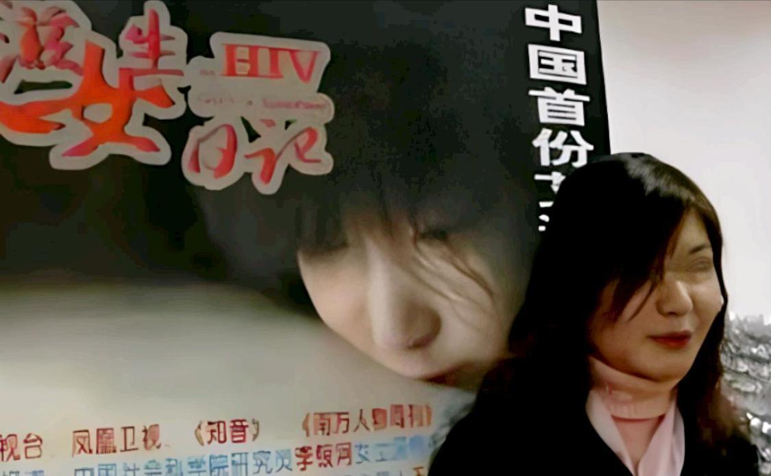 一个武汉女大学生谈了个黑人男友，没成想这件事情被老师知道了，当即追问是否跟黑人留