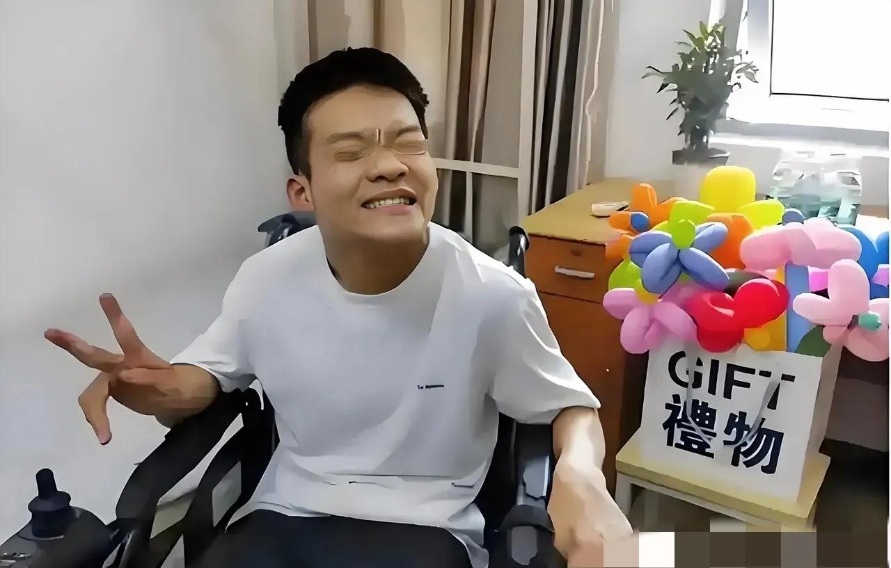 云南一老人为了抱孙子，给脑瘫儿子娶媳妇，谁料，生下两个娃后，他却哭着说：“我真后