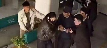 地震来临，他们“逆行”扶起角落的老人  ​​​