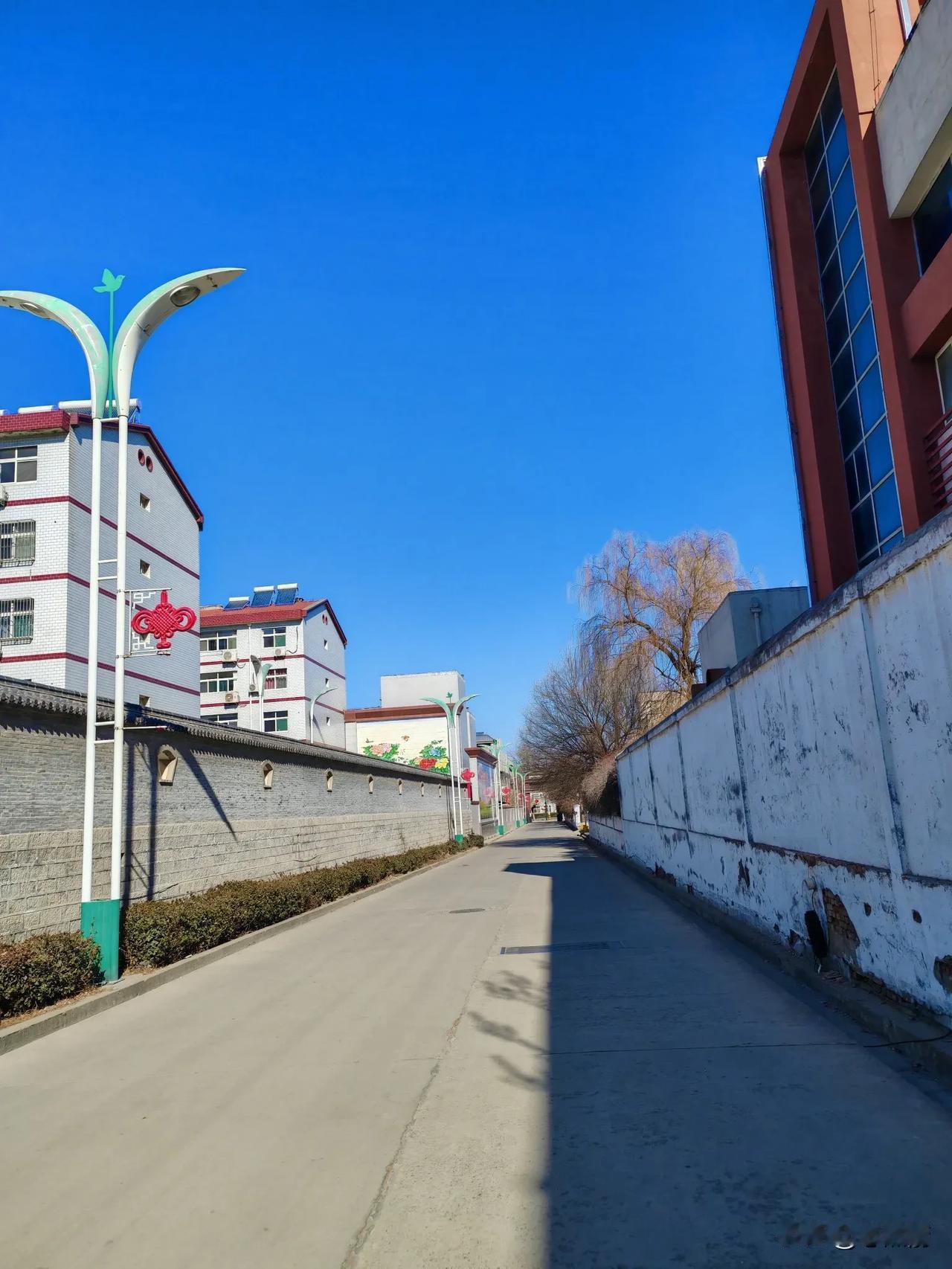 请用一句话概括《易经》的精髓独立不惧，遁世无闷。乐则行之，忧则违之。