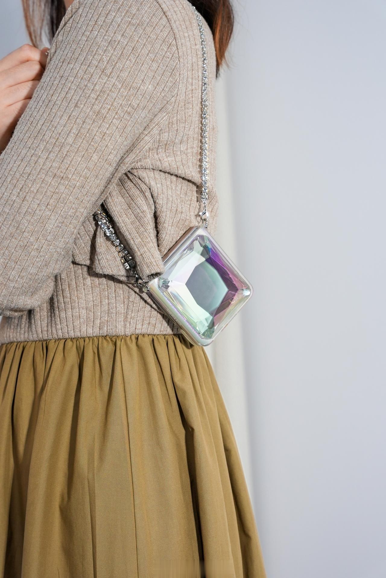 OPPO Find N3 Flip这次配套设计了非常多手机壳，联合设计师品牌定制