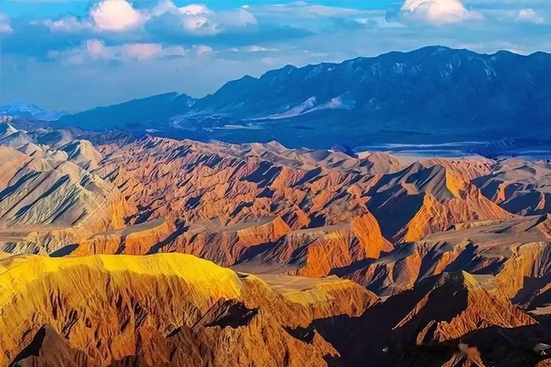 本周带车队去穿越“努尔加大峡谷”，彩虹谷是努尔加最惊艳的地方！这次行程依然是腐败