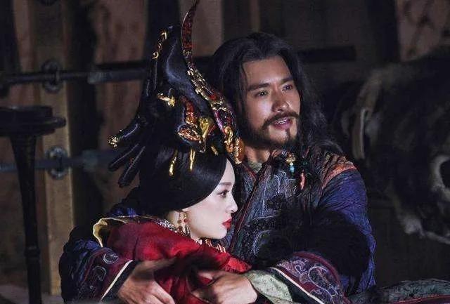 公元前272年，芈月把和自己私通了30年的义渠王杀死了！义渠王浑身是血地倒在芈月