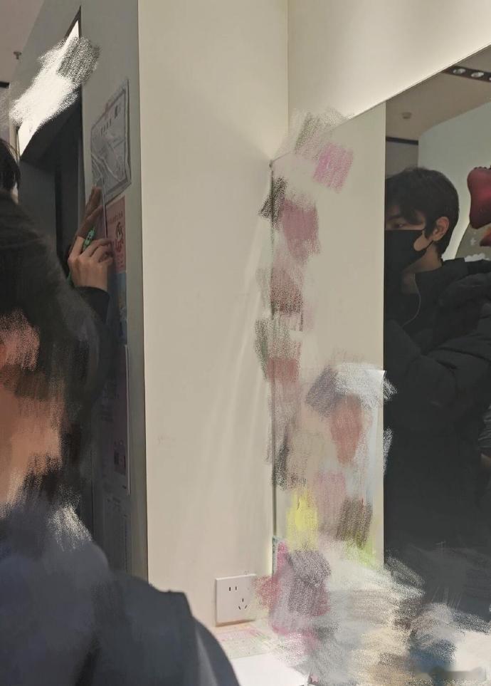 网友拍人生四格偶遇林一 网友拍人生四格偶遇林一，我是真的季度了！拍林一人生四格合