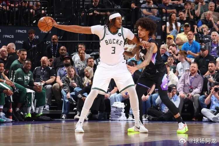 北京时间3月20日，NBA常规赛雄鹿客场对阵爵士，其中爵士是背靠背第二场，字母哥